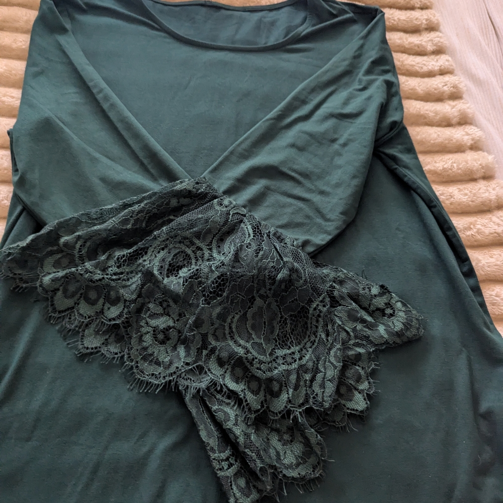 Elegant Green Lace Sleeve Top